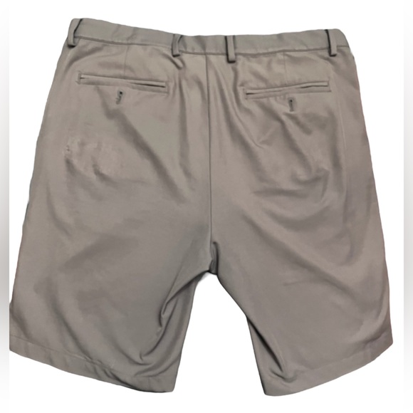 Greg Norman Golf Shorts - Picture 2 of 3
